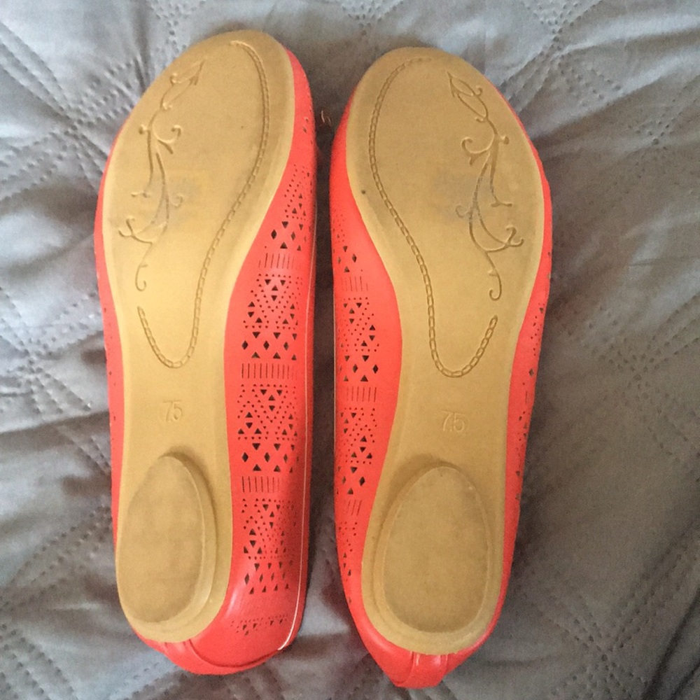 Red flats - Picture 3 of 4